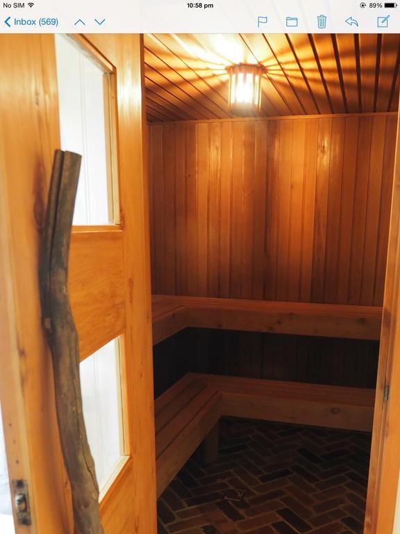 לאורה Hideaway Holiday Apartments מראה חיצוני תמונה